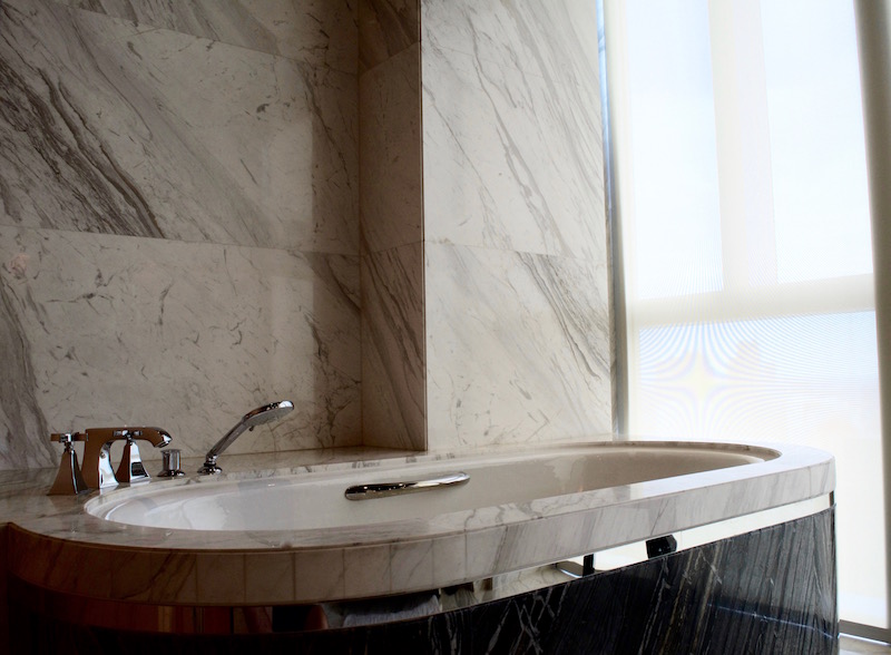 Four Seasons Hotel Pudong Bathtub