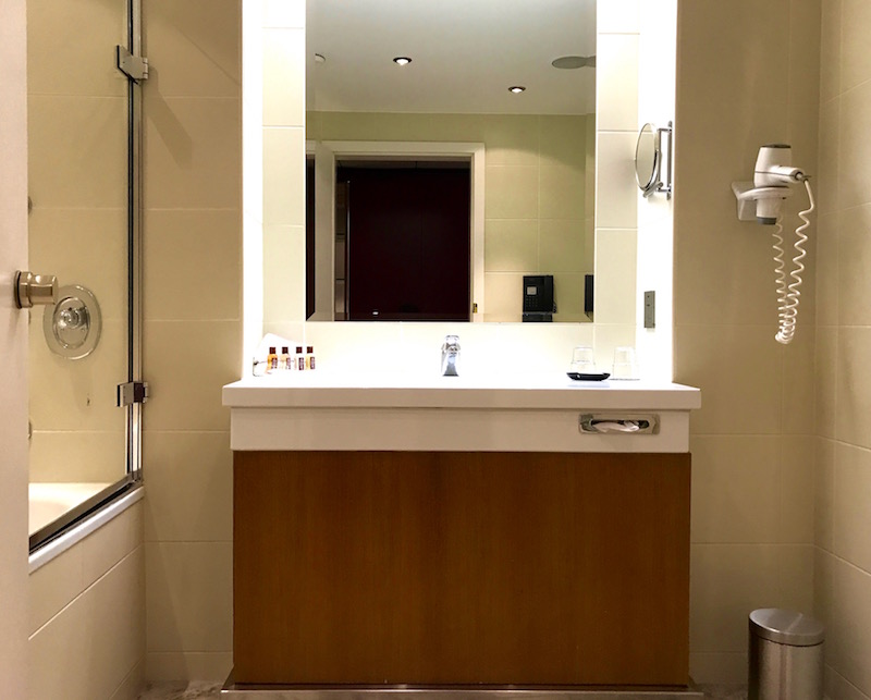 Sheraton Frankfurt Airport Hotel Bathroom