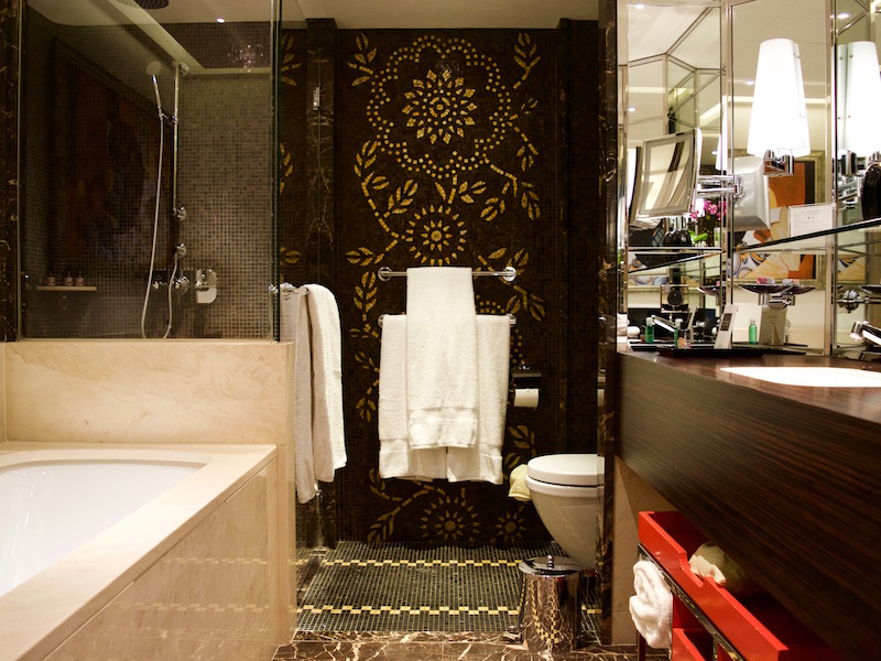 Prince de Galles Paris Mosaic Bathroom 