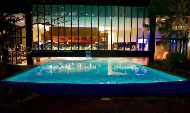 Four Seasons Hotel Vancouver Indoor/Outdoor Pool